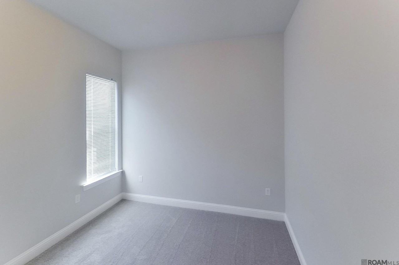 4816 W Dacha Ln - Photo 5 of 15