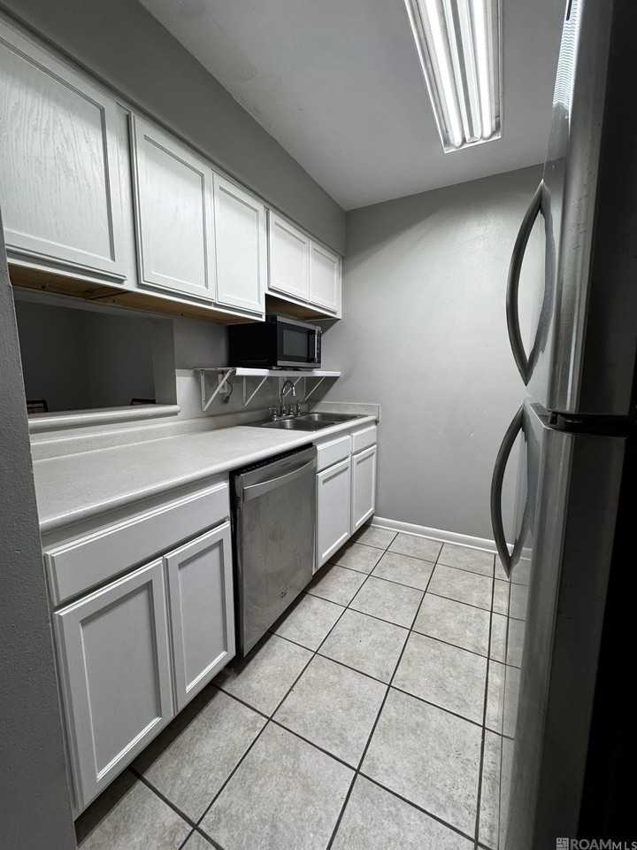 2951 Houma Blvd - Photo 2 of 13
