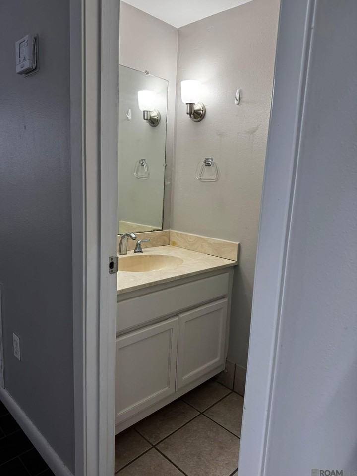 2951 Houma Blvd - Photo 4 of 13