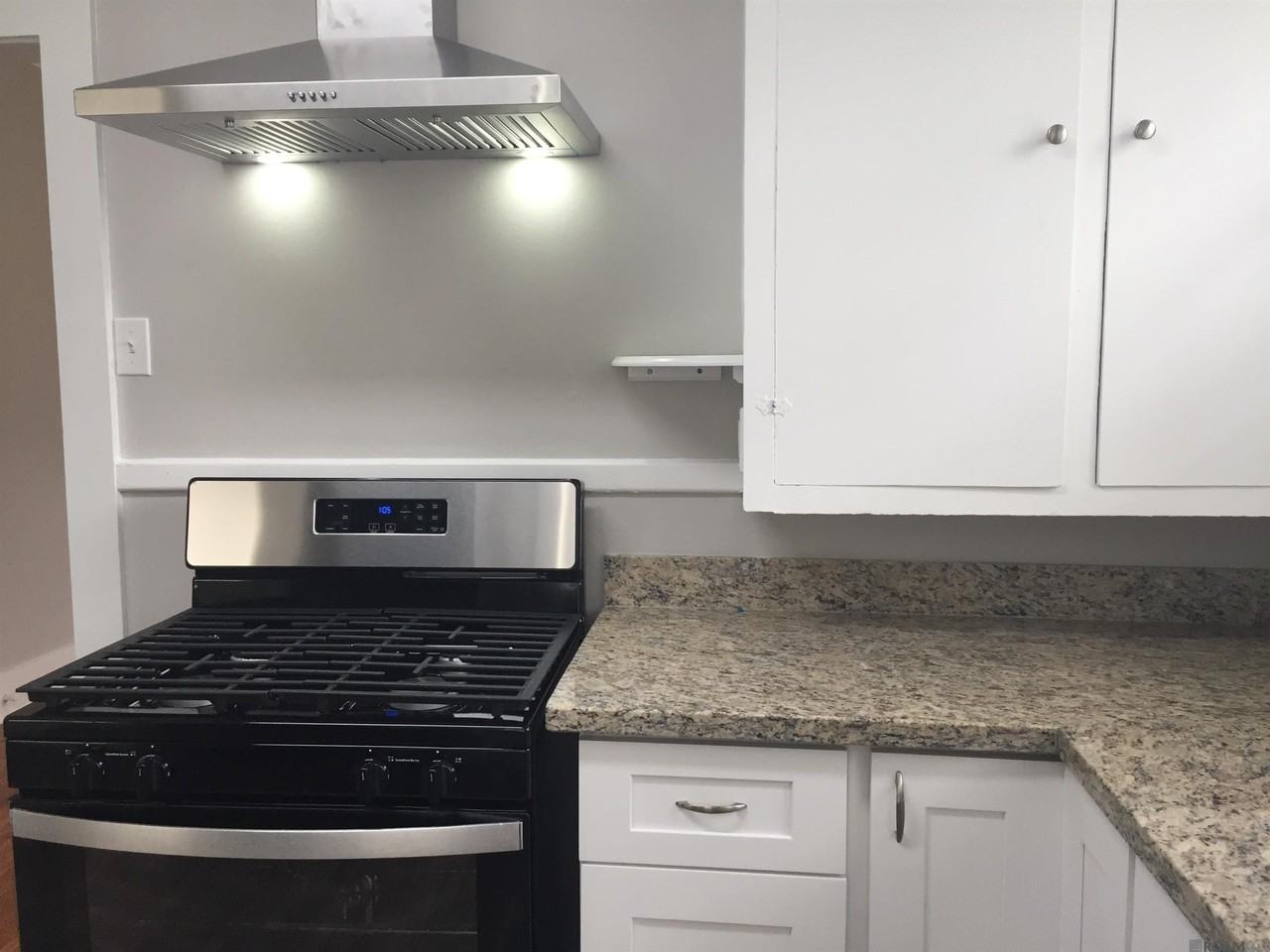 1330 Camelia Ave #1330 - Photo 5 of 11