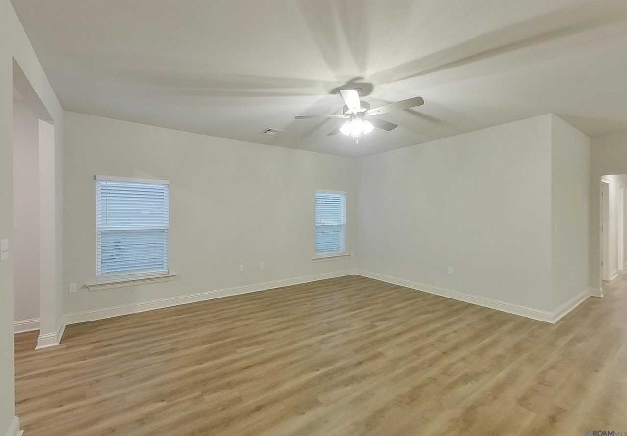 8034 Elliot Rd - Photo 3 of 22