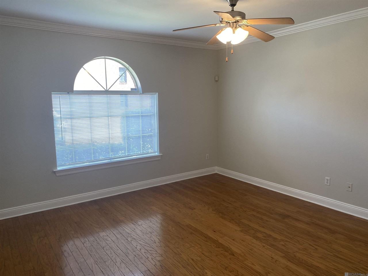 2121 Plantation Ln - Photo 2 of 8