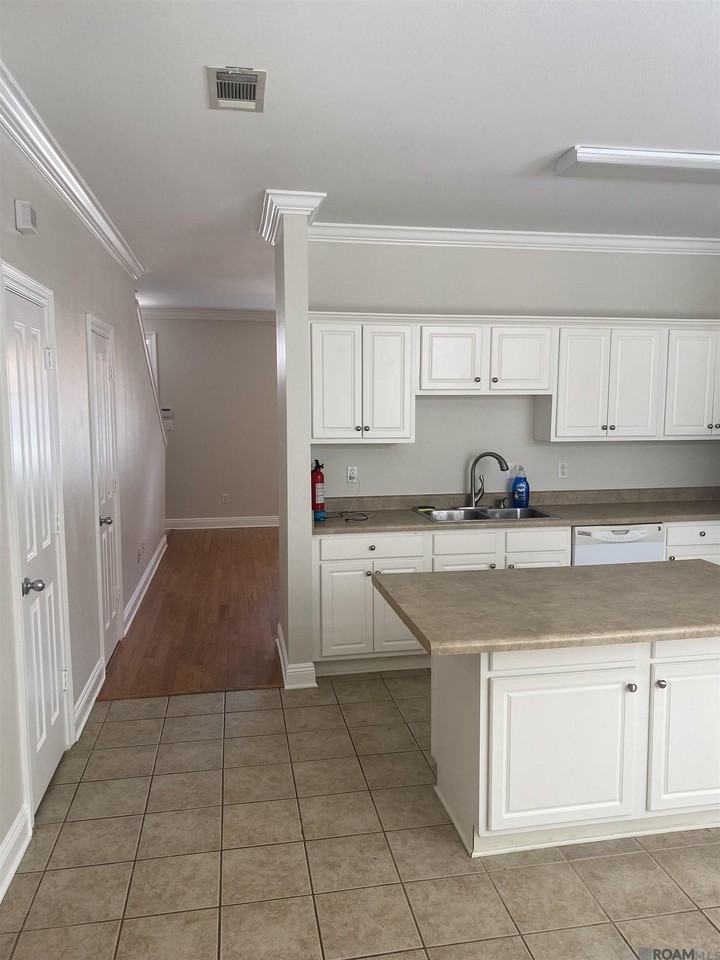 2121 Plantation Ln - Photo 4 of 8