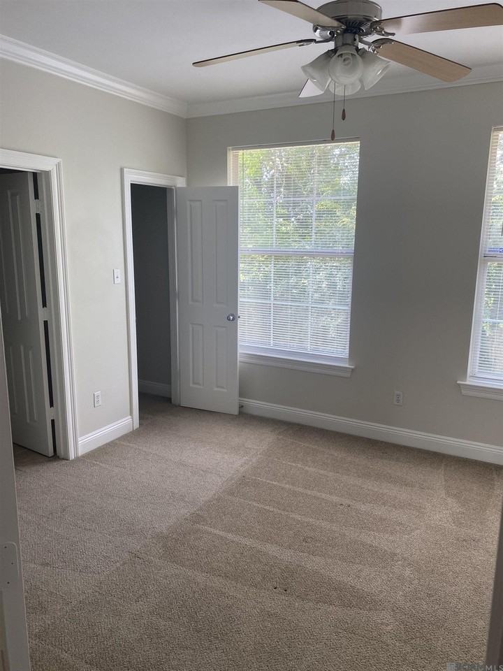 2121 Plantation Ln - Photo 5 of 8