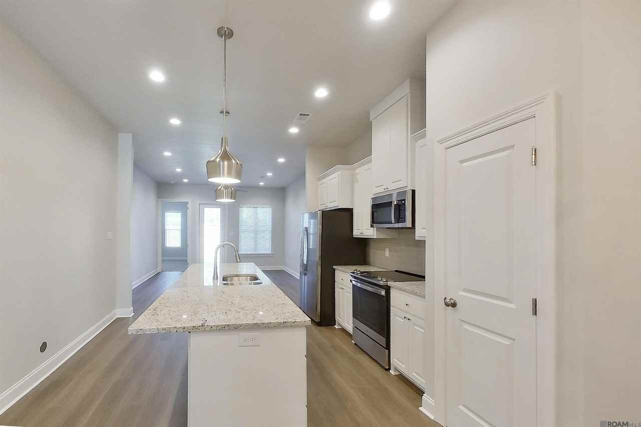 15631 Boothy Ln - Photo 2 of 18