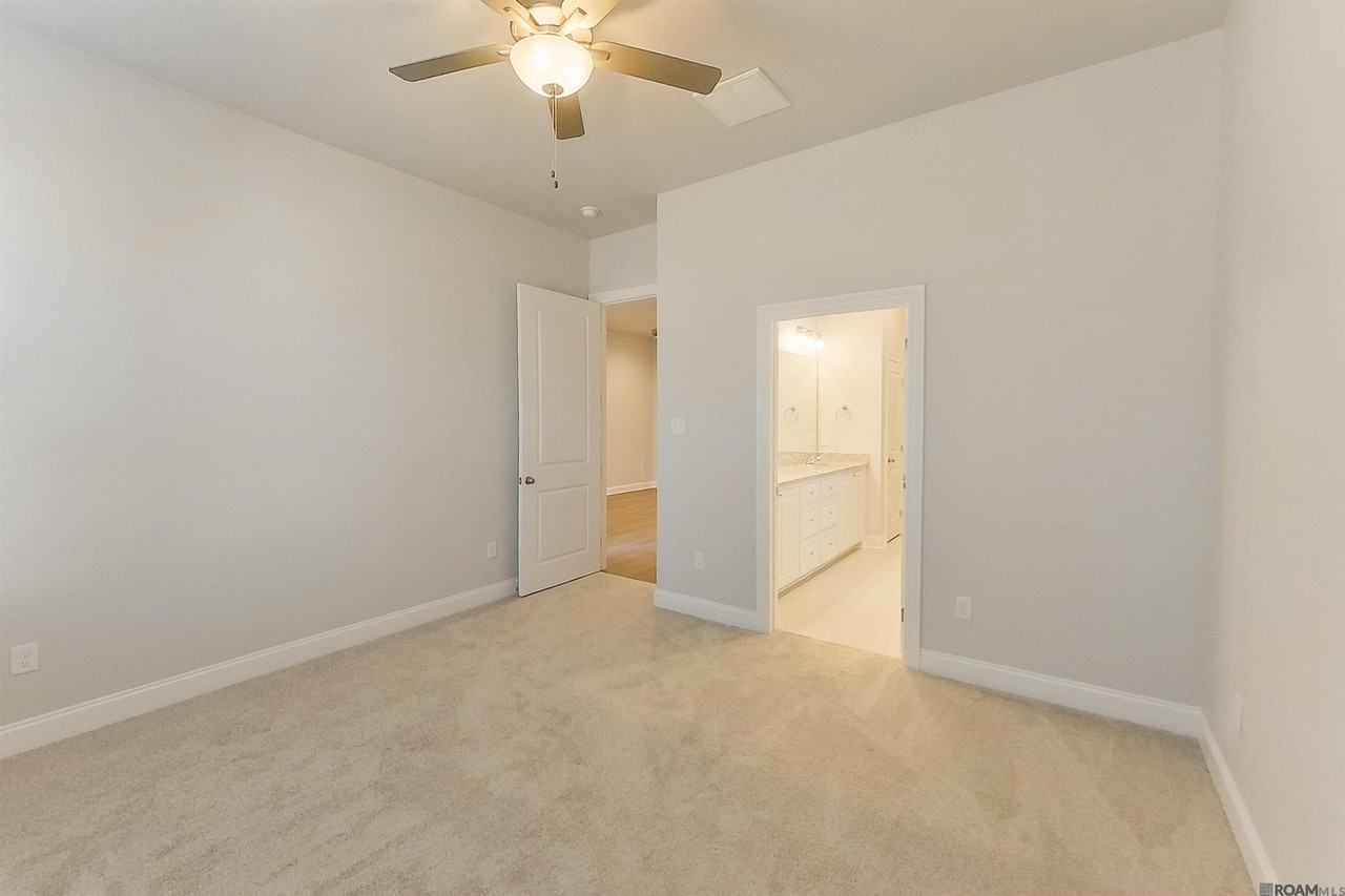 15631 Boothy Ln - Photo 4 of 18