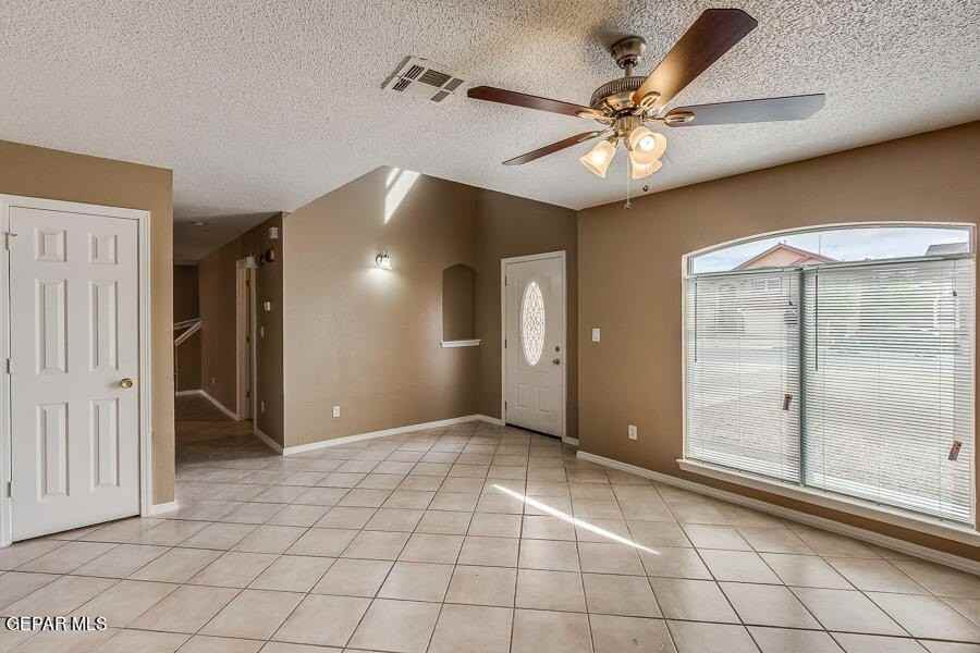 12233 Iverson Ct - Photo 4 of 25
