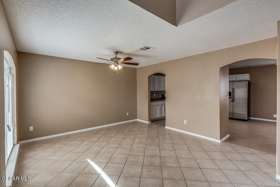 12233 Iverson Ct - Photo 5 of 25