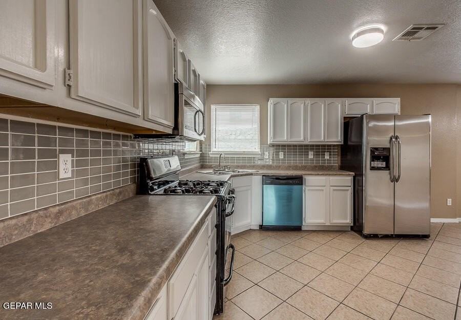 12233 Iverson Ct - Photo 6 of 25