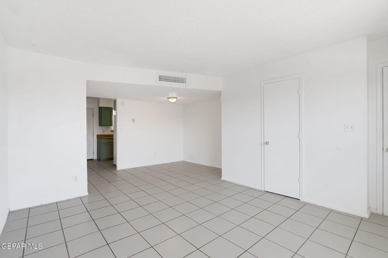 3017 E Glen Dr - Photo 3 of 12