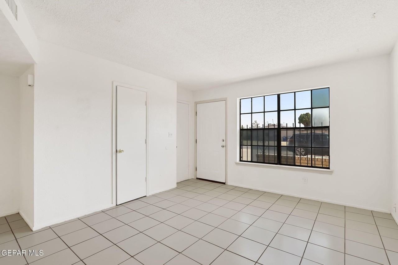 3017 E Glen Dr - Photo 4 of 12