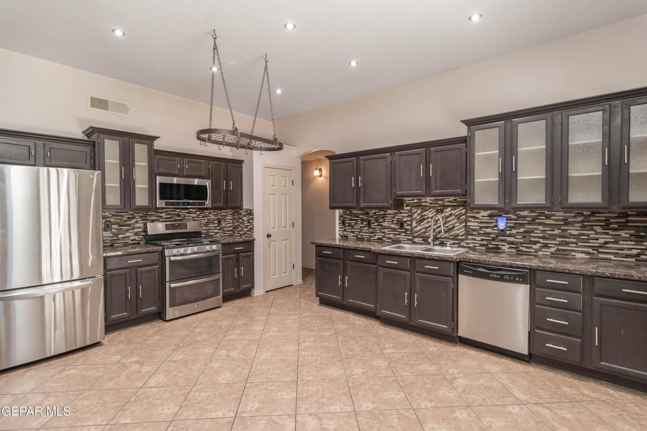 12865 Little Missy Ln - Photo 3 of 43