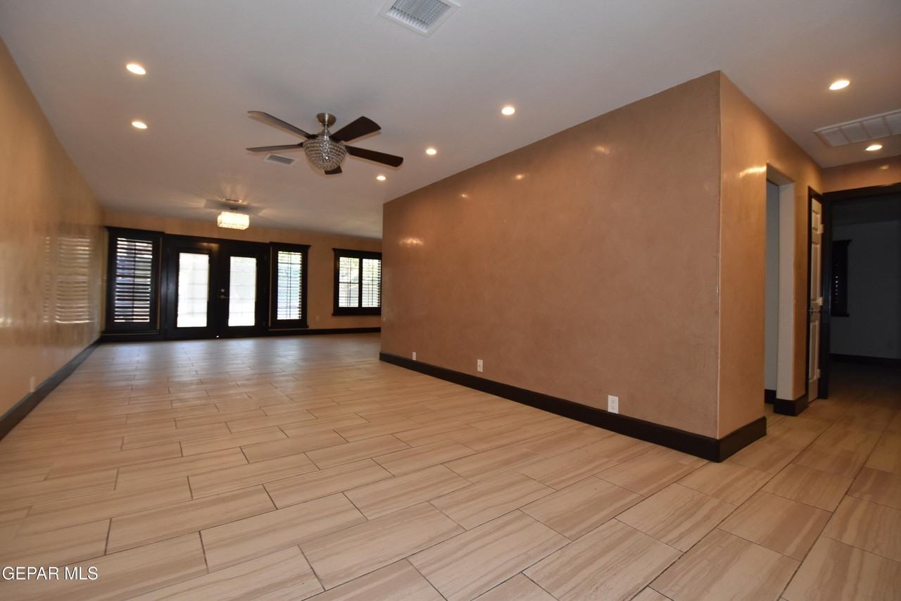 10800 Saigon Dr - Photo 3 of 34