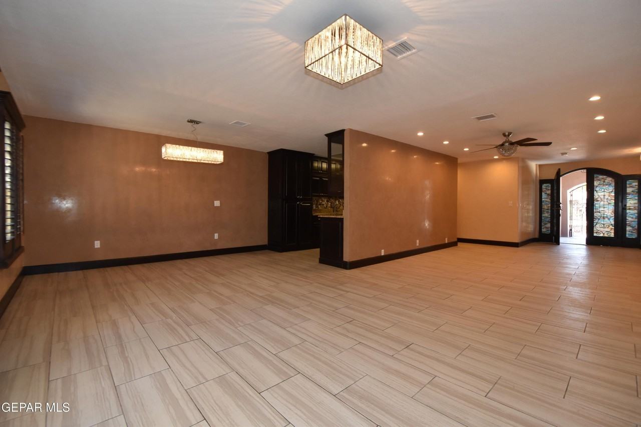 10800 Saigon Dr - Photo 6 of 34