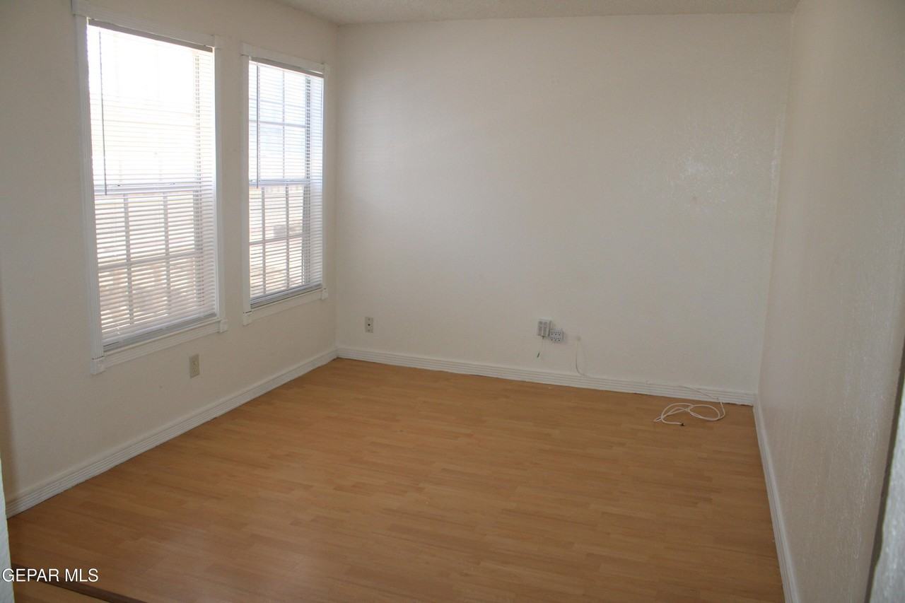 11980 Royal Woods Dr - Photo 2 of 19