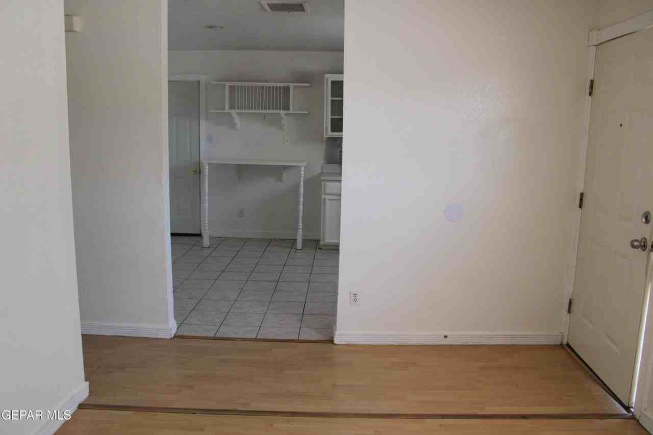 11980 Royal Woods Dr - Photo 3 of 19