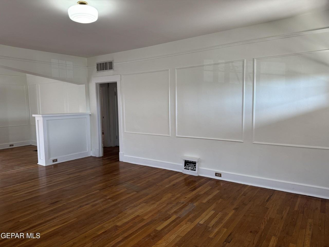 1606 Hawthorne St - Photo 5 of 25