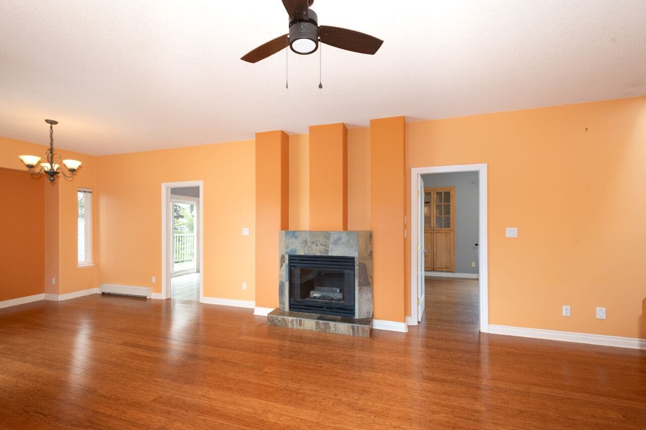8546 164 Street - Photo 7 of 37