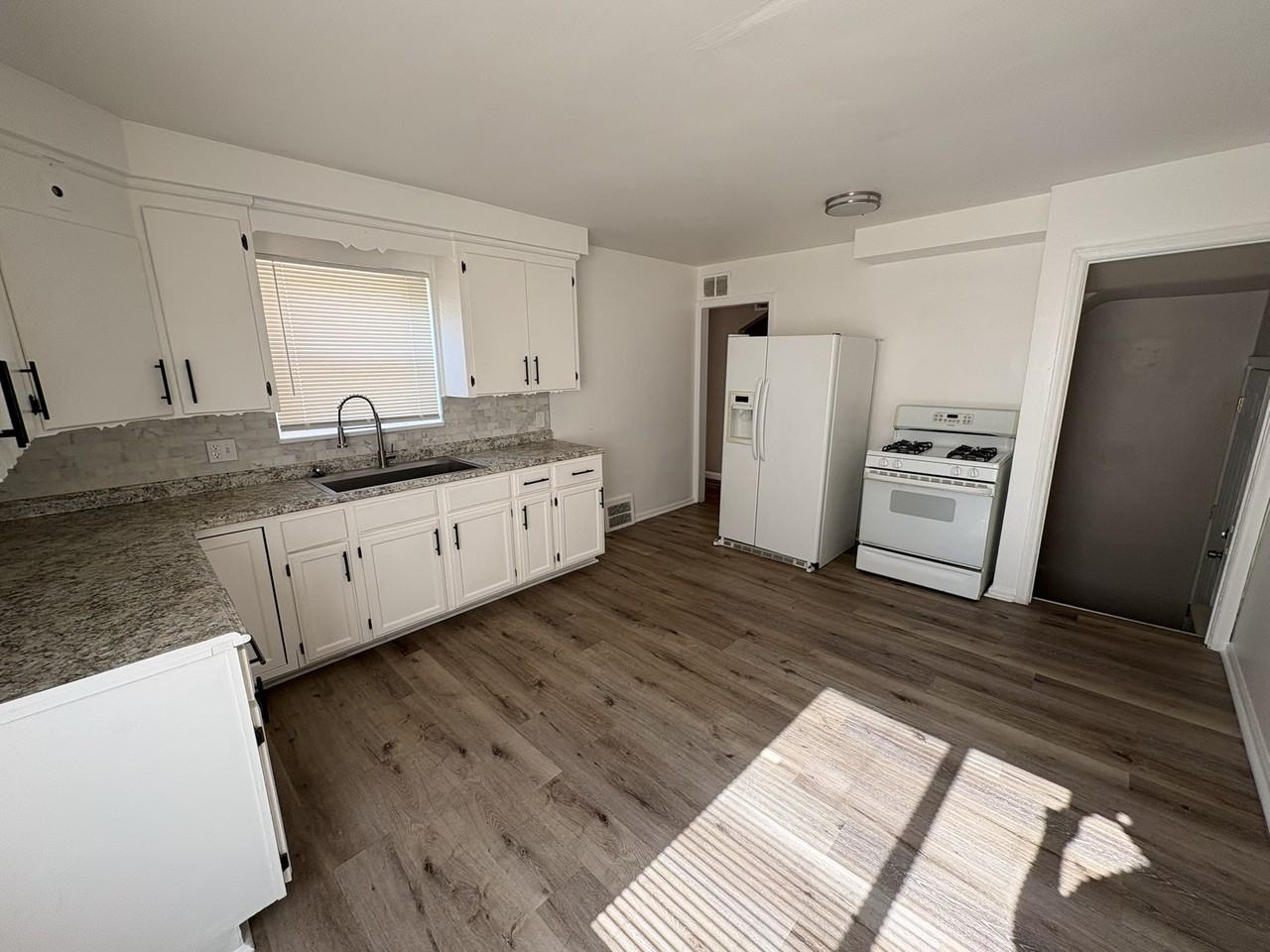 20529 Alcoy St - Photo 3 of 8