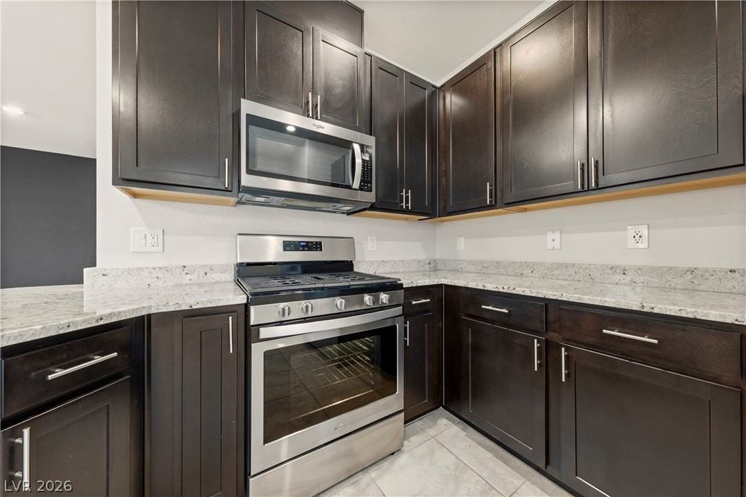 7960 Jaspence St - Photo 4 of 50