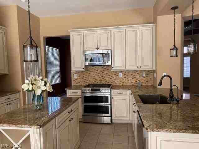 2939 Matese Dr - Photo 6 of 32
