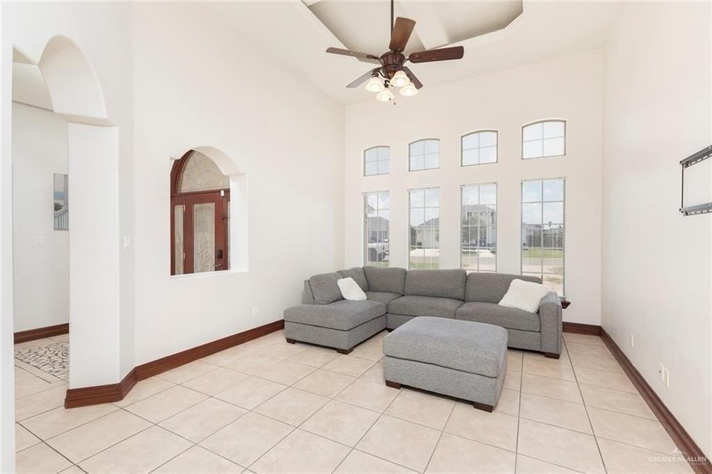1213 Rhett Dr - Photo 4 of 19