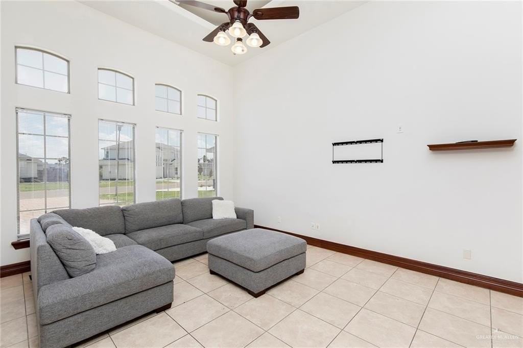 1213 Rhett Dr - Photo 5 of 19
