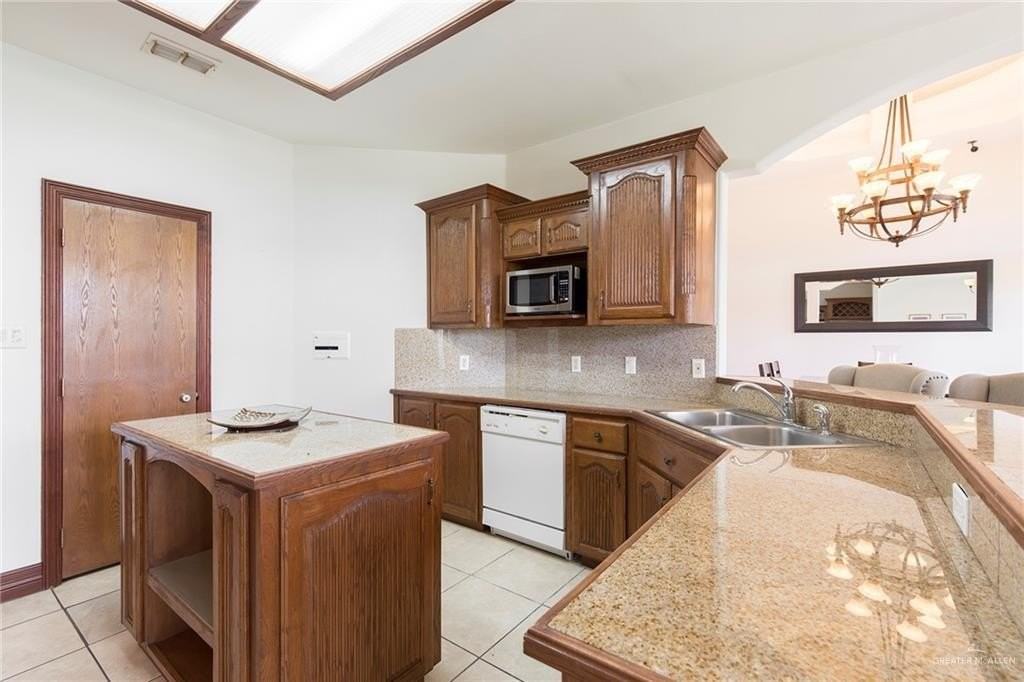 1213 Rhett Dr - Photo 7 of 19