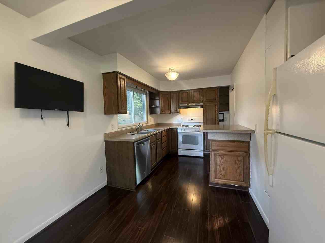 7425 Ann Arbor St - Photo 5 of 24