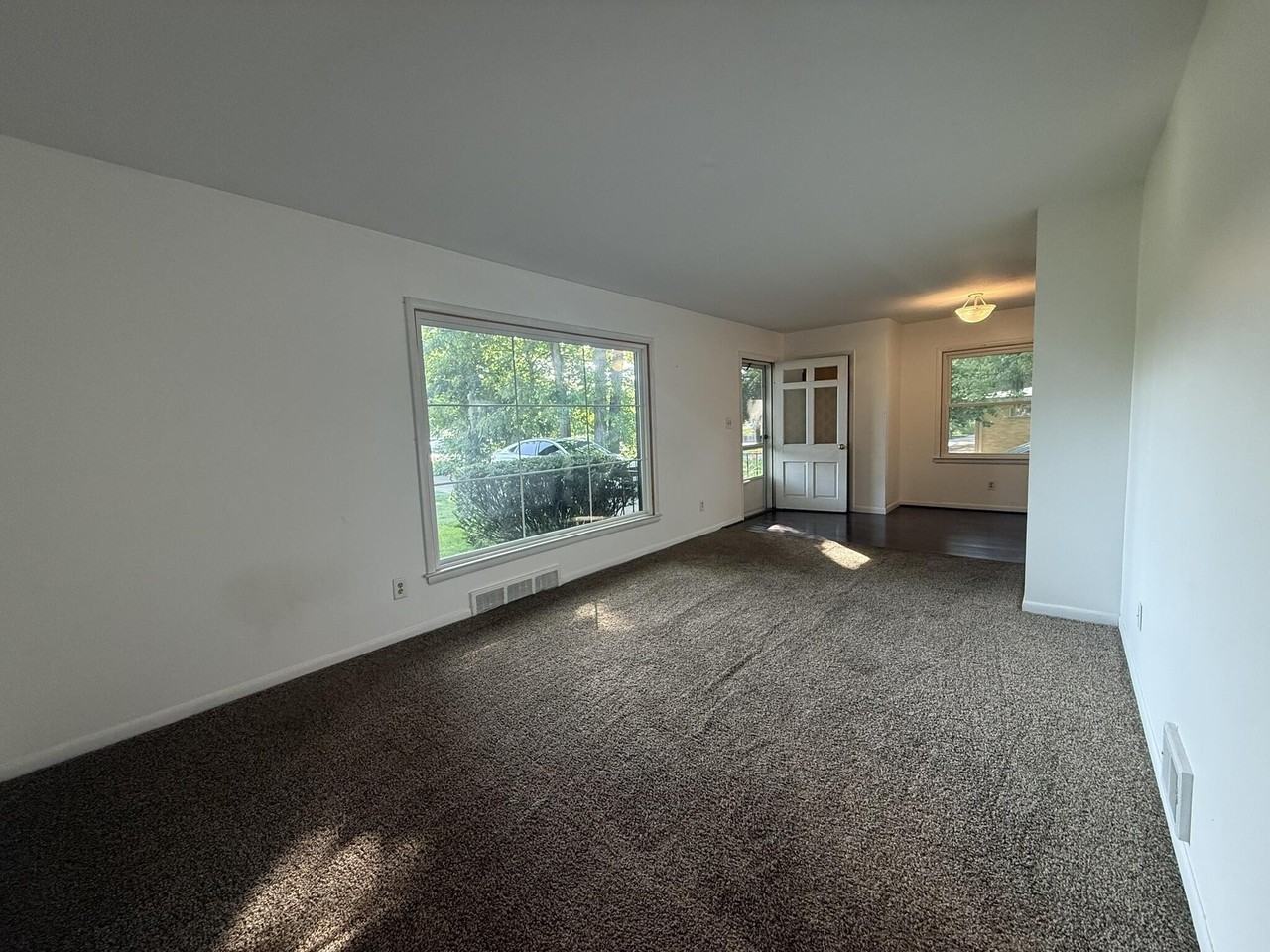 7425 Ann Arbor St - Photo 7 of 24
