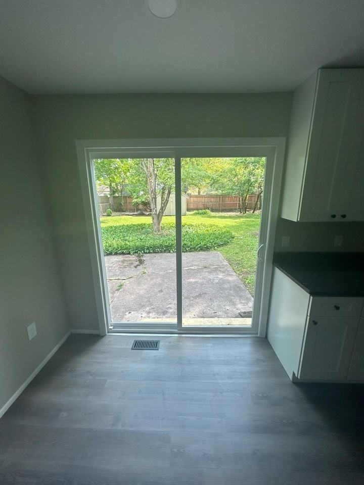 2930 Marshall St - Photo 5 of 21