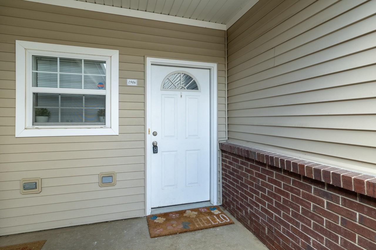 2906 N Knightsbridge Cir - Photo 2 of 35