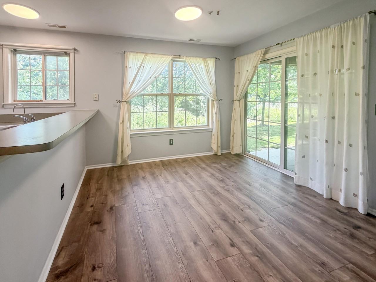 2820 Barclay Way - Photo 4 of 25