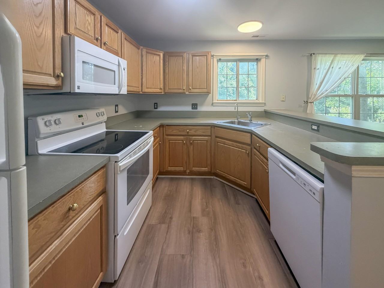 2820 Barclay Way - Photo 5 of 25