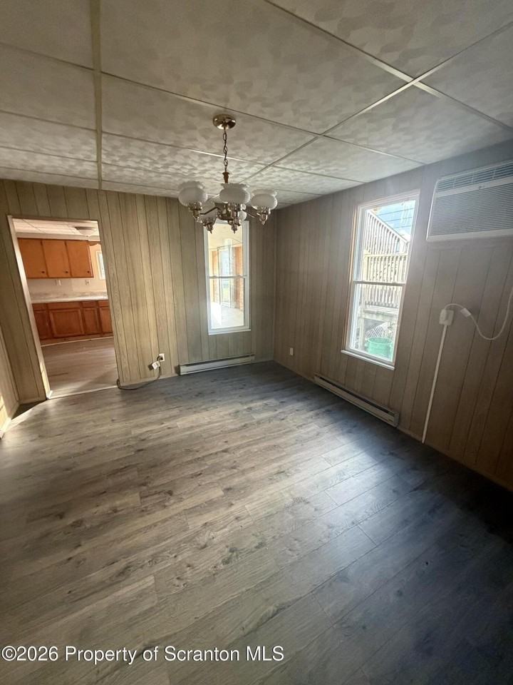 224 Fremont St - Photo 5 of 13