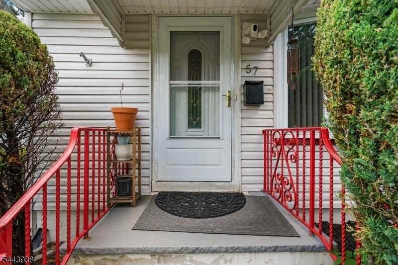 57 Ivanhoe Ter - Photo 3 of 37