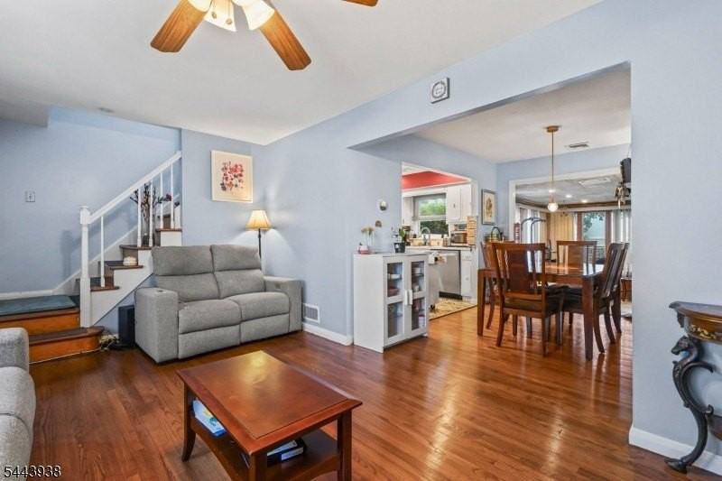 57 Ivanhoe Ter - Photo 7 of 37