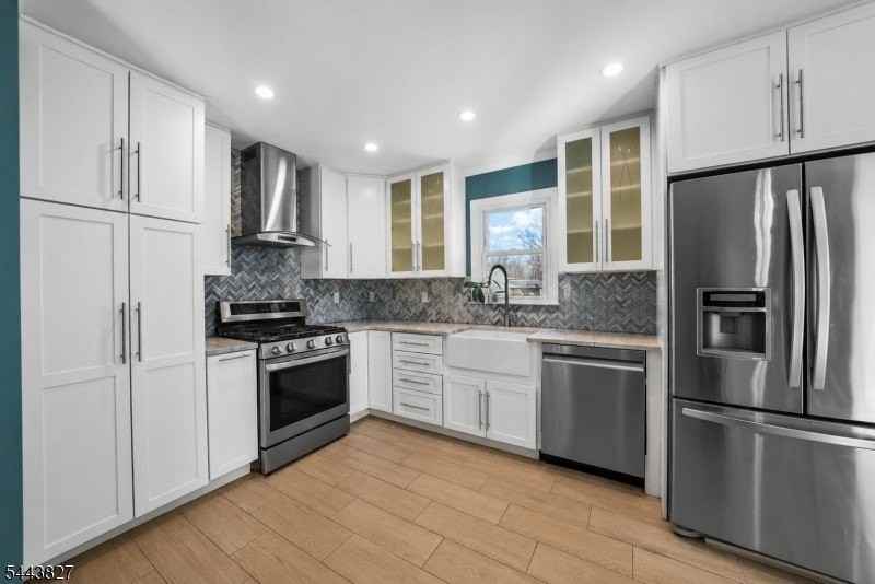 895 Patton St - Photo 6 of 19