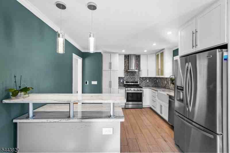 895 Patton St - Photo 7 of 19