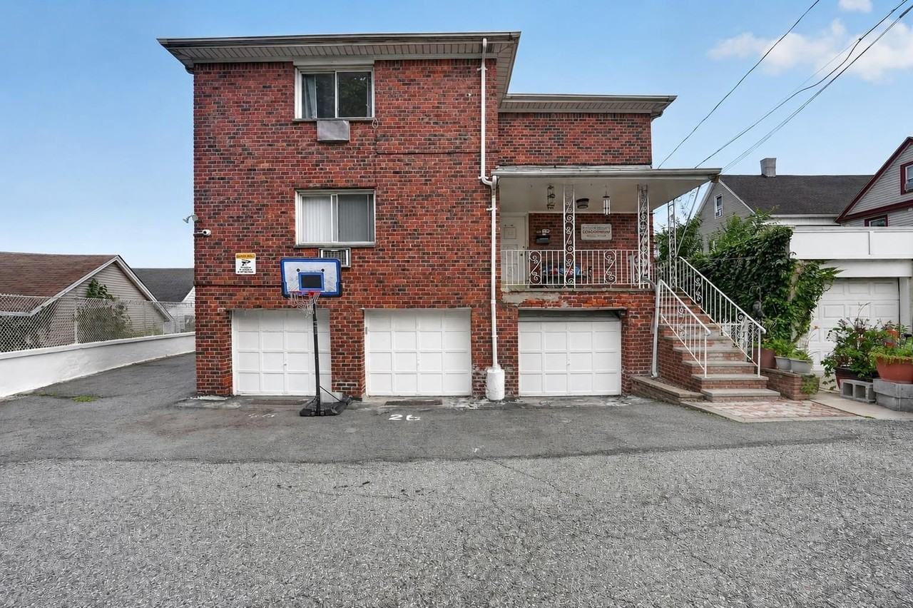9052 New York Ave #1B - Photo 3 of 20