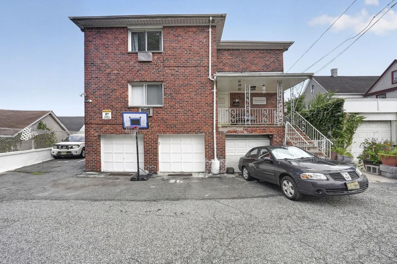 9052 New York Ave #1B - Photo 4 of 20