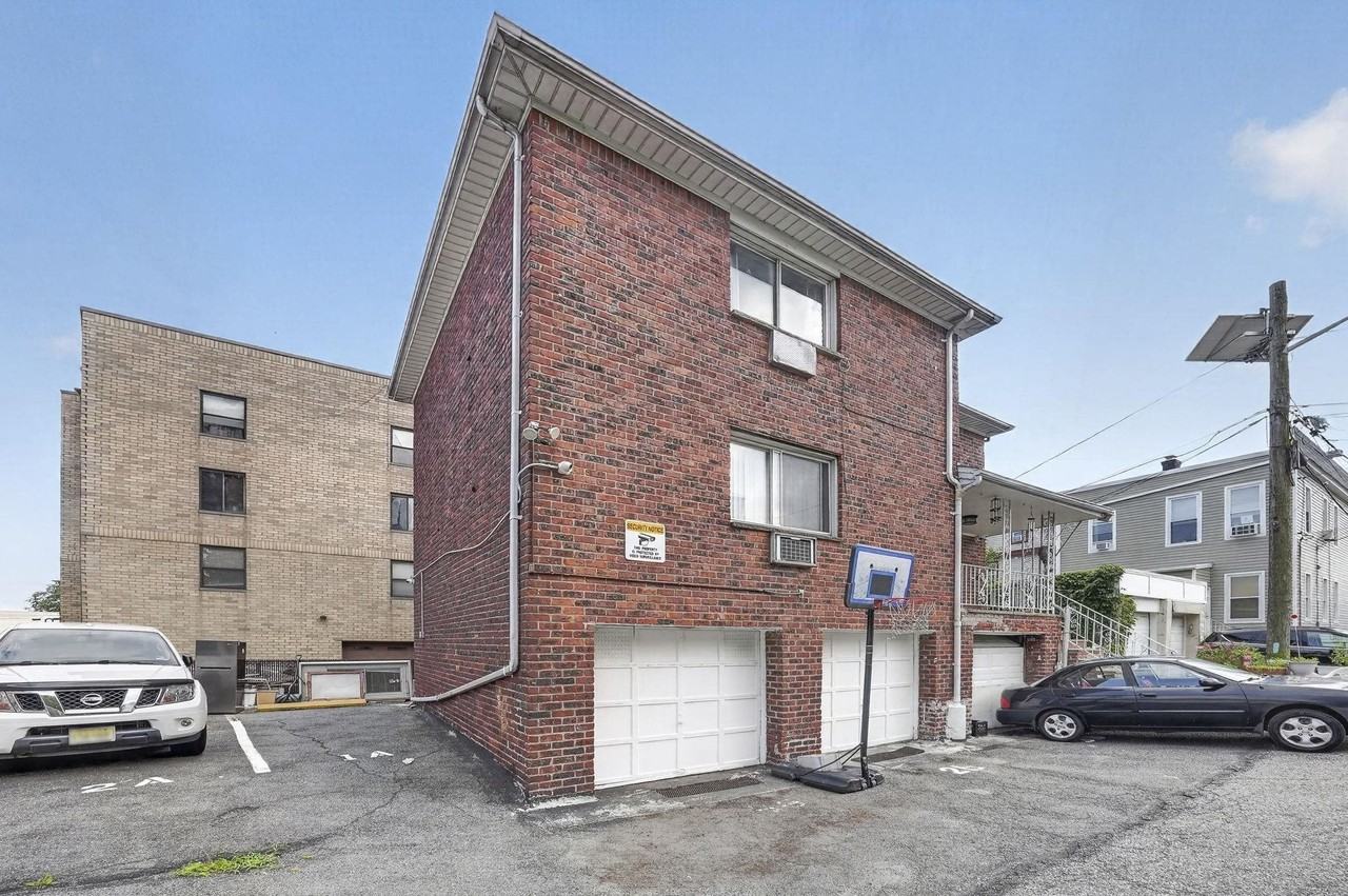 9052 New York Ave #1B - Photo 5 of 20
