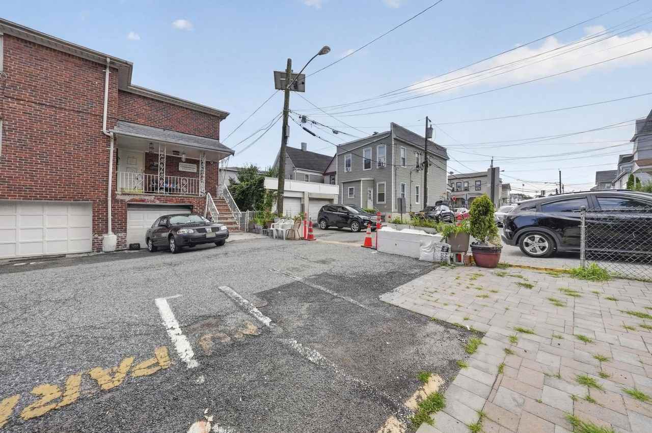9052 New York Ave #1B - Photo 6 of 20