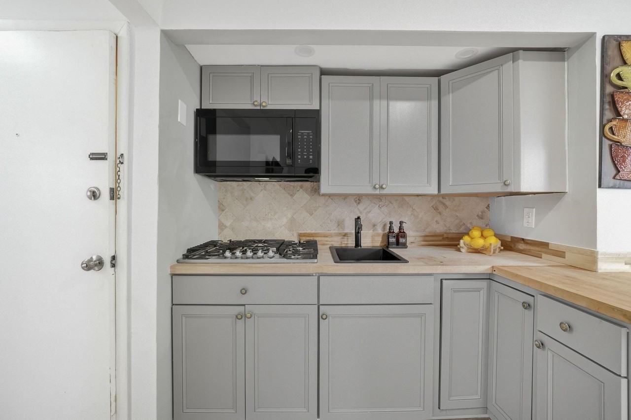 9052 New York Ave #1B - Photo 7 of 20