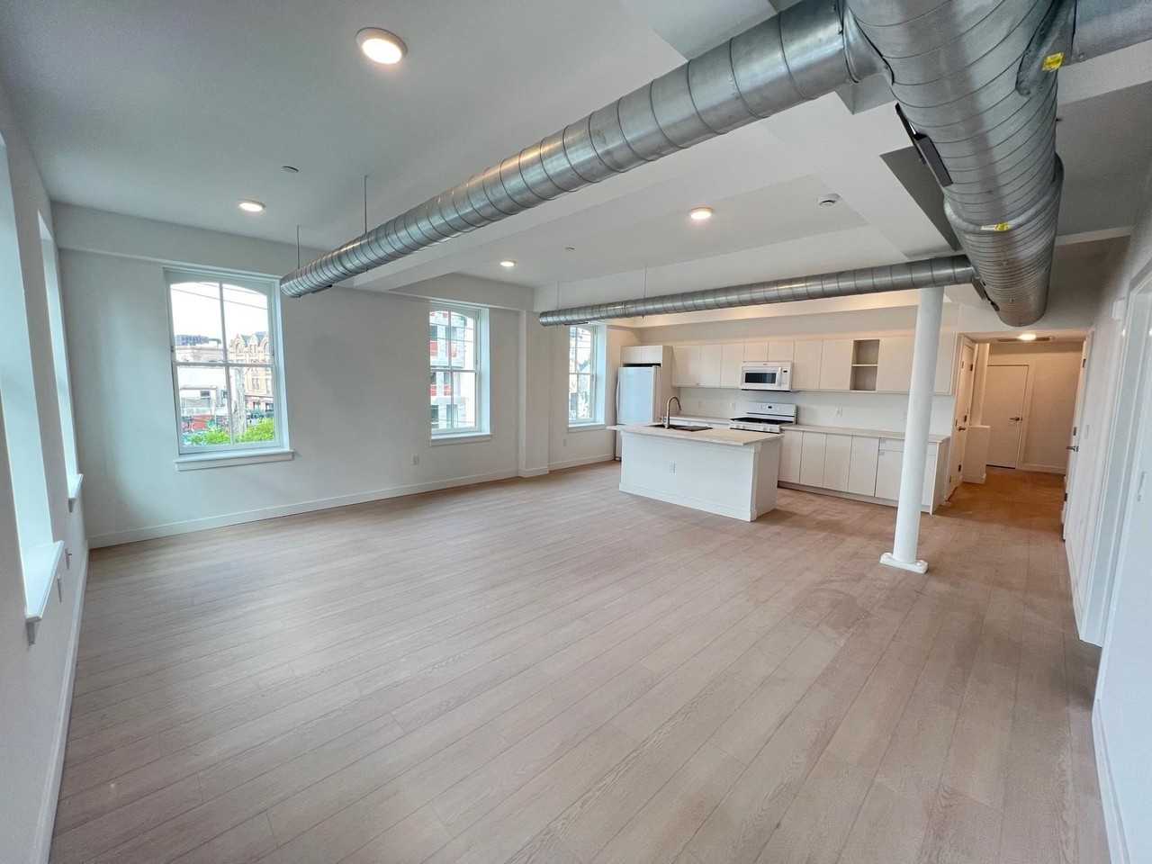 141 Christopher Columbus Dr #2 - Photo 3 of 37
