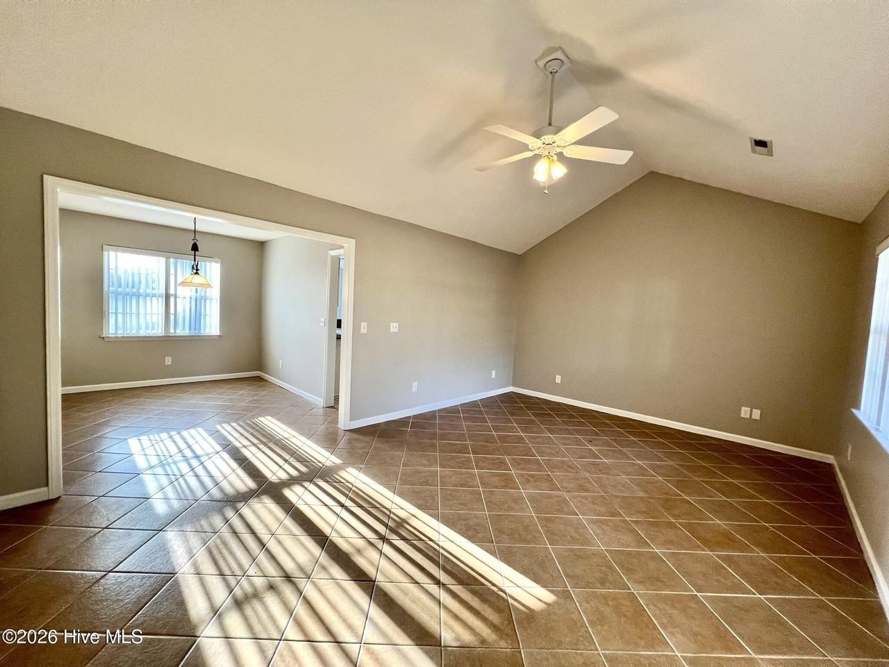 1006 Steeplechase Rd - Photo 3 of 28
