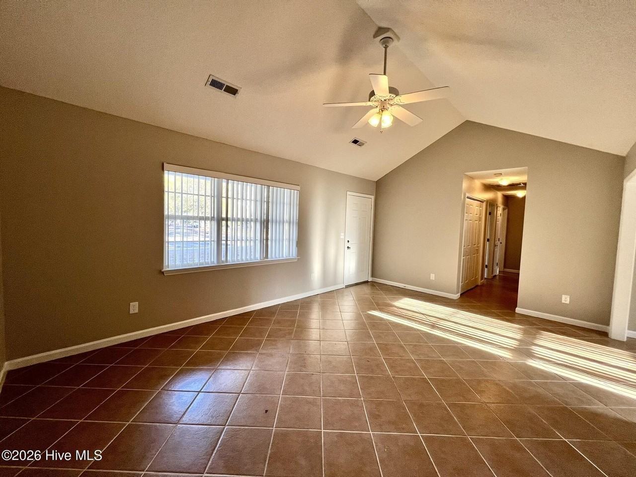 1006 Steeplechase Rd - Photo 4 of 28