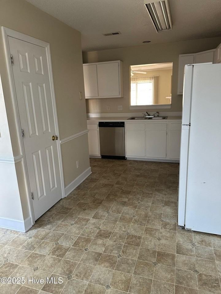 1264 Westridge Ct #A - Photo 4 of 16