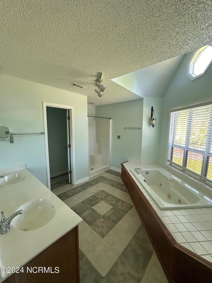 101 Breezewood Dr #A - Photo 7 of 9