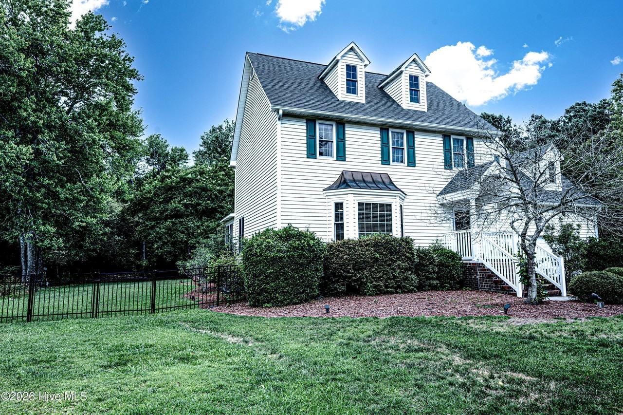 1004 Somerset Ct - Photo 5 of 34